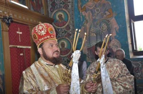 Liturghie arhierească, după aproape 30 de ani, la Ciocmani Poza 98740