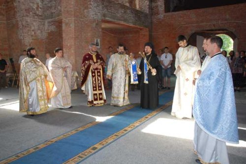 Prima Liturghie în biserica studenţilor din „Tudor Vladimirescu“ Poza 98746