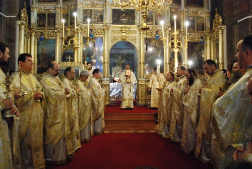 „Ori de câte ori îşi vor aduce aminte că sunt creştini ortodocşi, să se revadă în interiorul Liturghiei“ Poza 98761