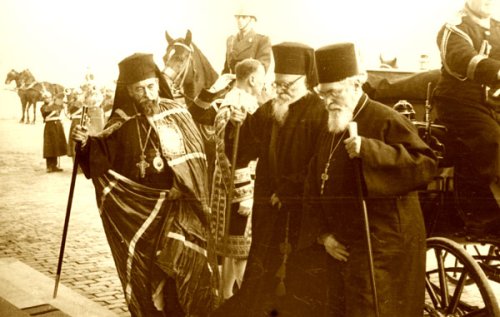 12 decembrie 1939 - învestirea mitropoliţilor Moldovei şi Olteniei Poza 99009