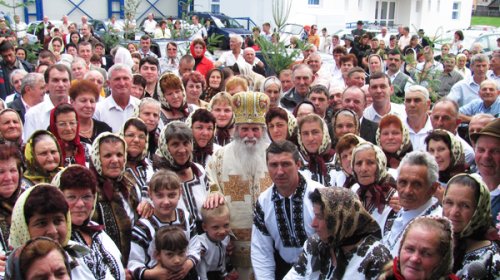 Credincioşii din Păltinoasa au contribuit la colecta pentru sinistraţi Poza 99101