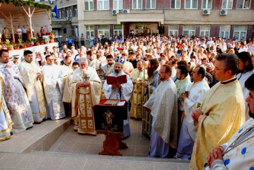 „Dumnezeu a îmbogăţit Mitropolia Moldovei şi Bucovinei cu o nouă biserică“ Poza 99193