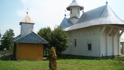 Mănăstirea de la Eşanca, un colţ de rai Poza 99225