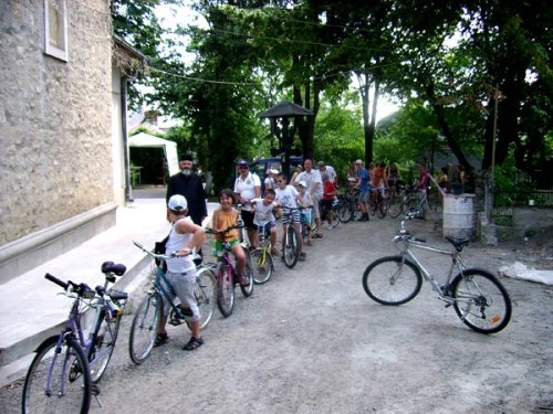 Parohia Toma Cozma organizează în fiecare duminică pelerinaj pe bicicletă Poza 99243