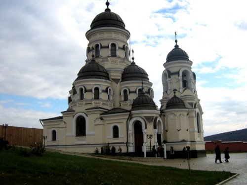 Mănăstirile Basarabiei în anii stăpânirii ţariste şi sovietice Poza 99283