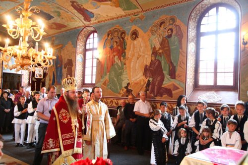 Liturghie arhierească la „Fiii satului Scoreiu“ Poza 99320