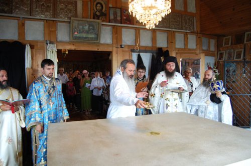 IPS Teofan a binecuvântat lucrările bisericii Mănăstirii Pietricica Poza 99434