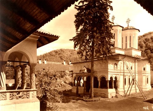 Mănăstirea Hurezi, necropola martirului Constantin Brâncoveanu Poza 99616