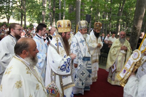 Mănăstirea „Brâncoveanu“ în sărbătoare Poza 99683