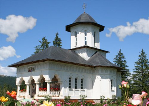 Hram la Mănăstirea Izvorul Mureşului Poza 99710