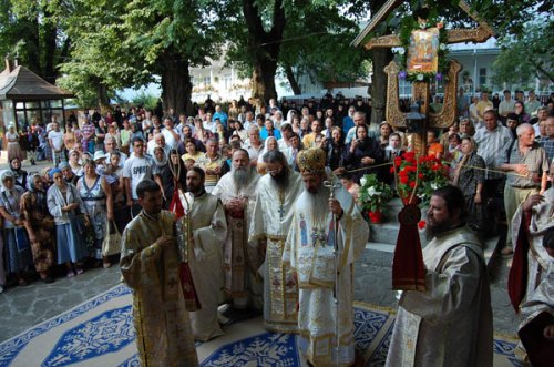 Slujbă arhierească la Mănăstirea Văratec Poza 99699