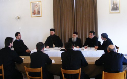 Posturi clericale scoase la concurs în Arhiepiscopia Râmnicului Poza 99755