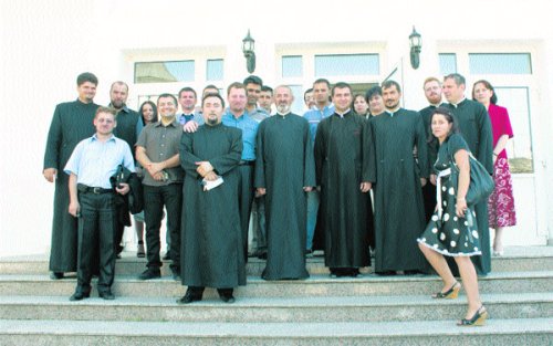 Seminarişti vâlceni la 15 ani de la absolvire Poza 99865