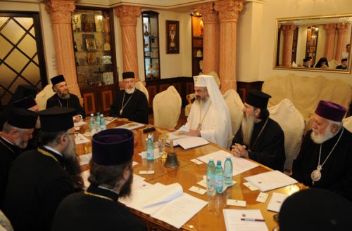 Şedinţă de lucru a Sinodului mitropolitan al Mitropoliei Munteniei şi Dobrogei Poza 100032