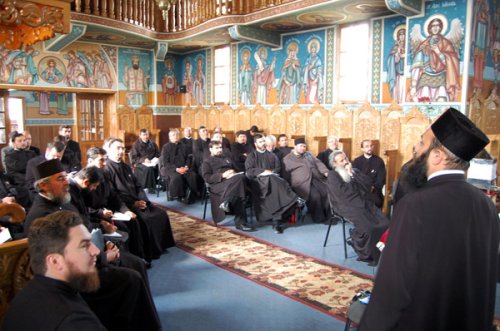 Conferinţa de toamnă a preoţilor din Protopopiatul Roznov Poza 100103