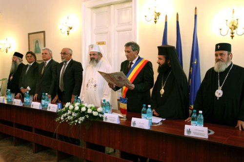 Patriarhul României a primit noi titluri în Banat Poza 100221