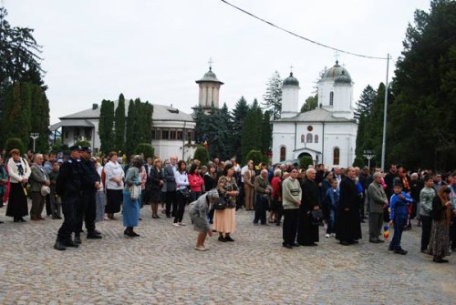 Manifestări culturale în Arhiepiscopia Râmnicului Poza 100303
