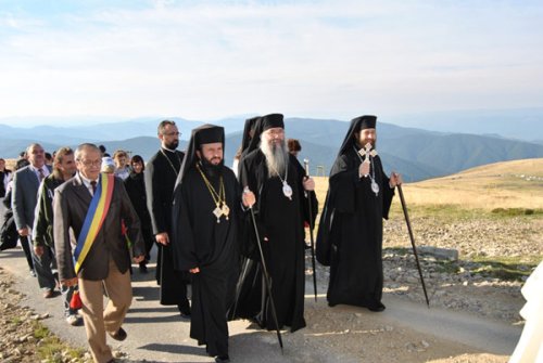 Procesiune la crucea de pe Muntele Mic Poza 100298