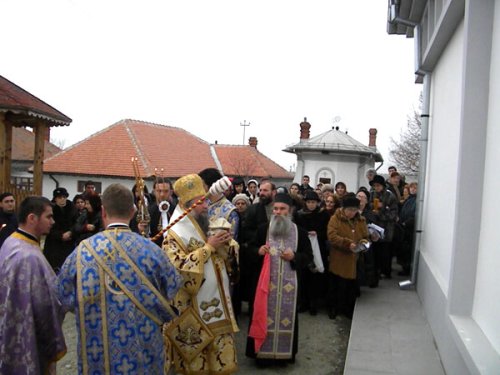 Resfinţire de biserică lângă Craiova Poza 100498