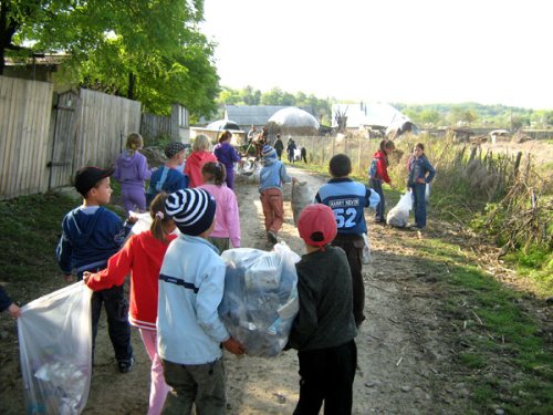 Copiii din parohia Găneşti, preocupaţi de mediul înconjurător Poza 100511
