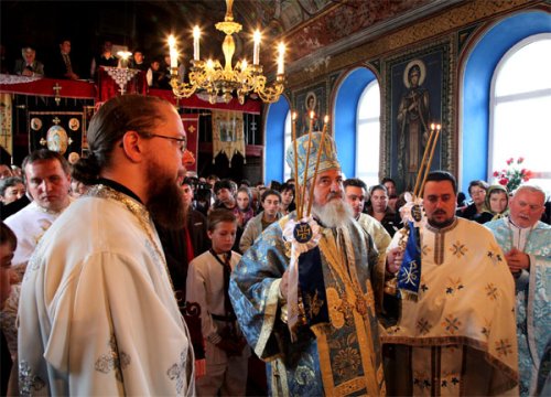 IPS Laurenţiu a resfinţit biserica din Racoş Poza 100513