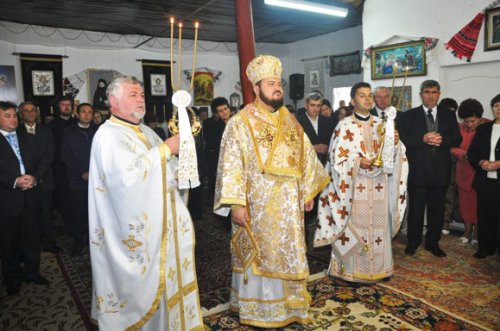 Liturghie arhierească la noua Parohie „Sfântul Nicolae“ din Zalău Poza 100556