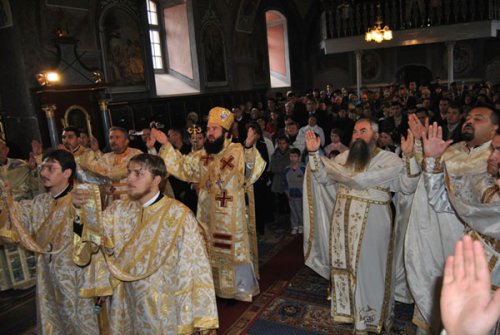 Târnosirea bisericii din Parohia Gârlişte Poza 100633