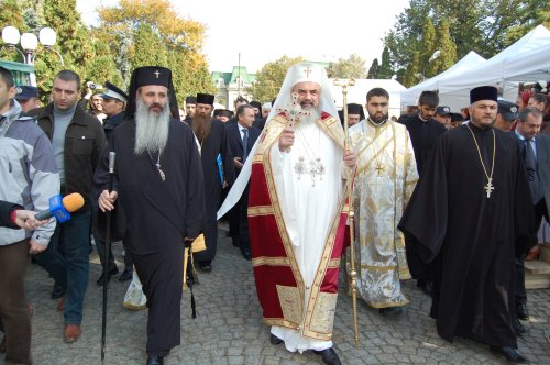 Patriarhul României, primit cu bucurie la Iaşi Poza 305354