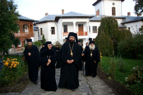 Pelerinajul delegaţiei din Grecia la mănăstiri moldave Poza 100901