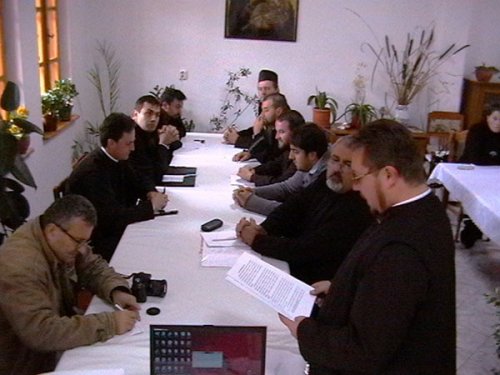 Conferinţă dedicată Autocefaliei BOR la Mănăstirea Arnota Poza 100921