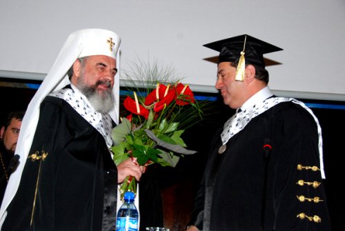 Doctor Honoris Causa al Universităţii „Al.I. Cuza“ din Iaşi Poza 100930