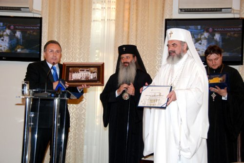Preafericitul Părinte Daniel a primit Premiul „Ad honorem“ Poza 100917