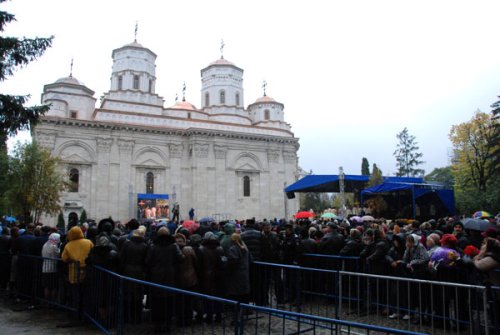 Patriarhul României a resfinţit Mănăstirea Golia Poza 100974