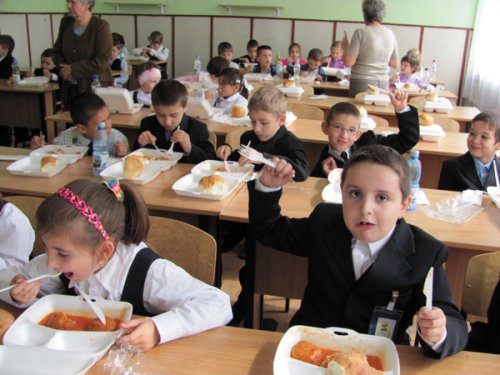 80 de copii au a doua casă la Şcoala „George Coşbuc“ Poza 101119