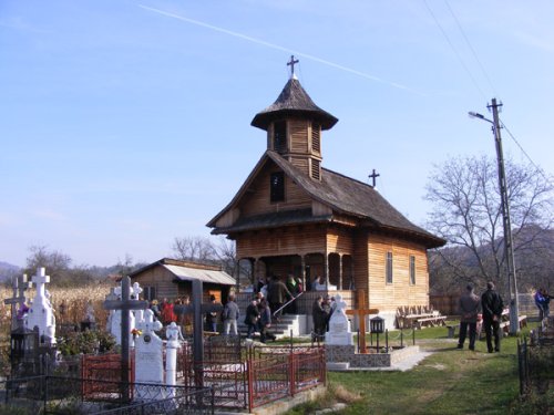 Hram în Parohia vâlceană Costeşti Poza 101267