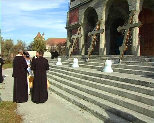 S-au sfinţit crucile Catedralei Făgăraşului Poza 101397