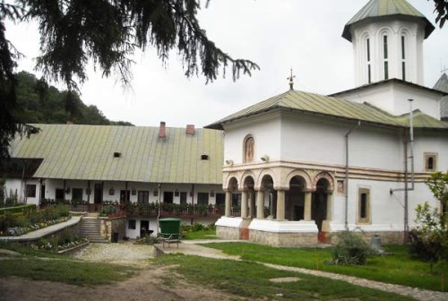 Pelerinaje la mănăstiri din Vâlcea şi Argeş Poza 101474