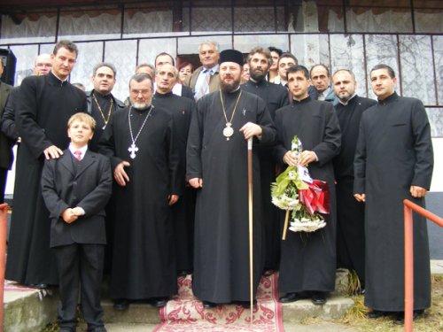 Resfinţire de biserică în Arhiepiscopia Râmnicului Poza 101543