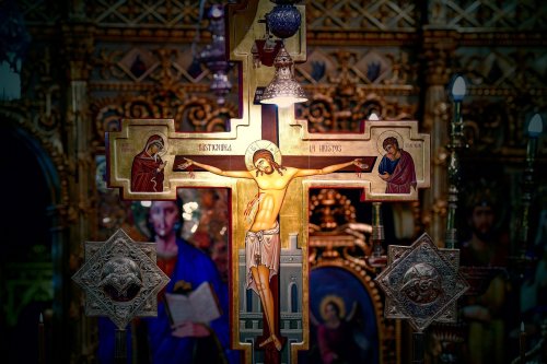 Răspunsuri duhovniceşti: „Sfânta Cruce este imprimată în viaţa noastră“ Poza 184575
