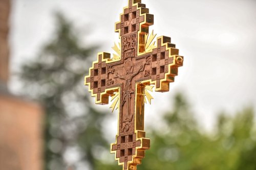 Răspunsuri duhovniceşti: „Sfânta Cruce este imprimată în viaţa noastră“ Poza 184582