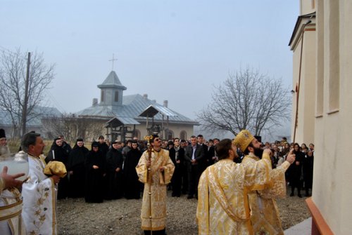 Schitul Gornea, ridicat la rang de mănăstire Poza 101891