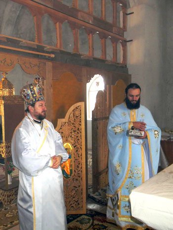 Sfântul Nicolae a dăruit credincioşilor din Guşiţei o biserică sfinţită Poza 102202