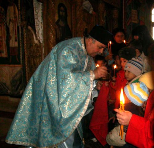 150 de copii au primit Taina Sfintei Împărtăşanii Poza 102273