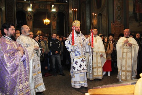 Hramul „Sfântului Ioan Botezătorul“ la Râmnicu Vâlcea Poza 102830