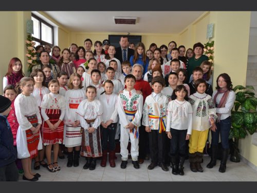 În Valea Jijiei înfloreşte o „Academie Rurală de Folclor şi Teatru“ Poza 103027