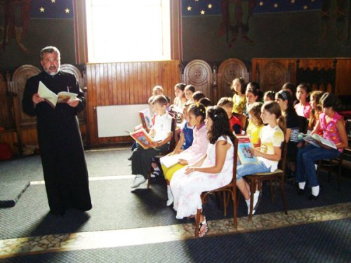 Bucuria slujirii şi comuniunii în Parohia Comarnic Poza 103218