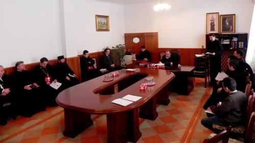 Întrunirea Consiliului Eparhial al Arhiepiscopiei Romanului şi Bacăului Poza 103236