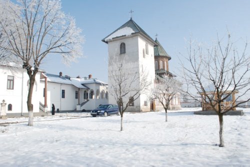 Liturghie arhierească la Mănăstirea Jitianu Poza 103371