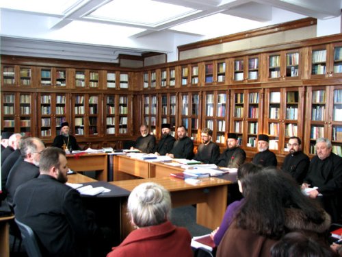 Şedinţa premergătoare Consiliului Eparhial al Arhiepiscopiei Dunării de Jos Poza 103506