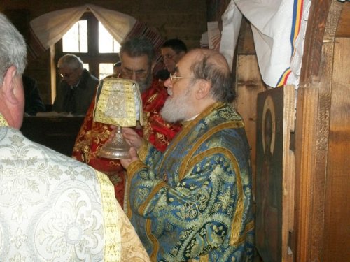 Liturghie arhierească în biserica Spitalului Clinic Judeţean Arad Poza 103620